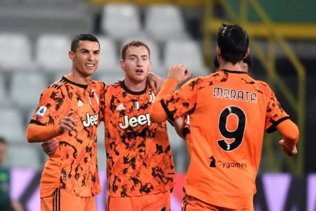 爱游戏APP-尤文图斯内部会议纪要流出：集结日迎来里程碑，全明星赛使命明确，轮换策略成焦点(尤文最新引援消息)