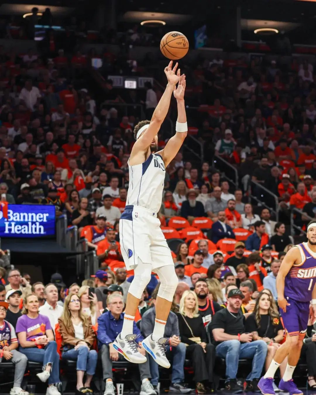 爱游戏体育-达拉斯独行侠迎NBA常规赛关键赛，关键时刻造点机会，信心回归，控场能力受关注的简单介绍